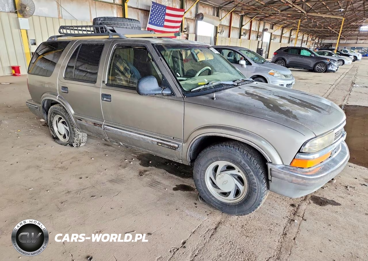 1998 Chevrolet Blazer VIN:1GNDT13W8W2208632 - 4