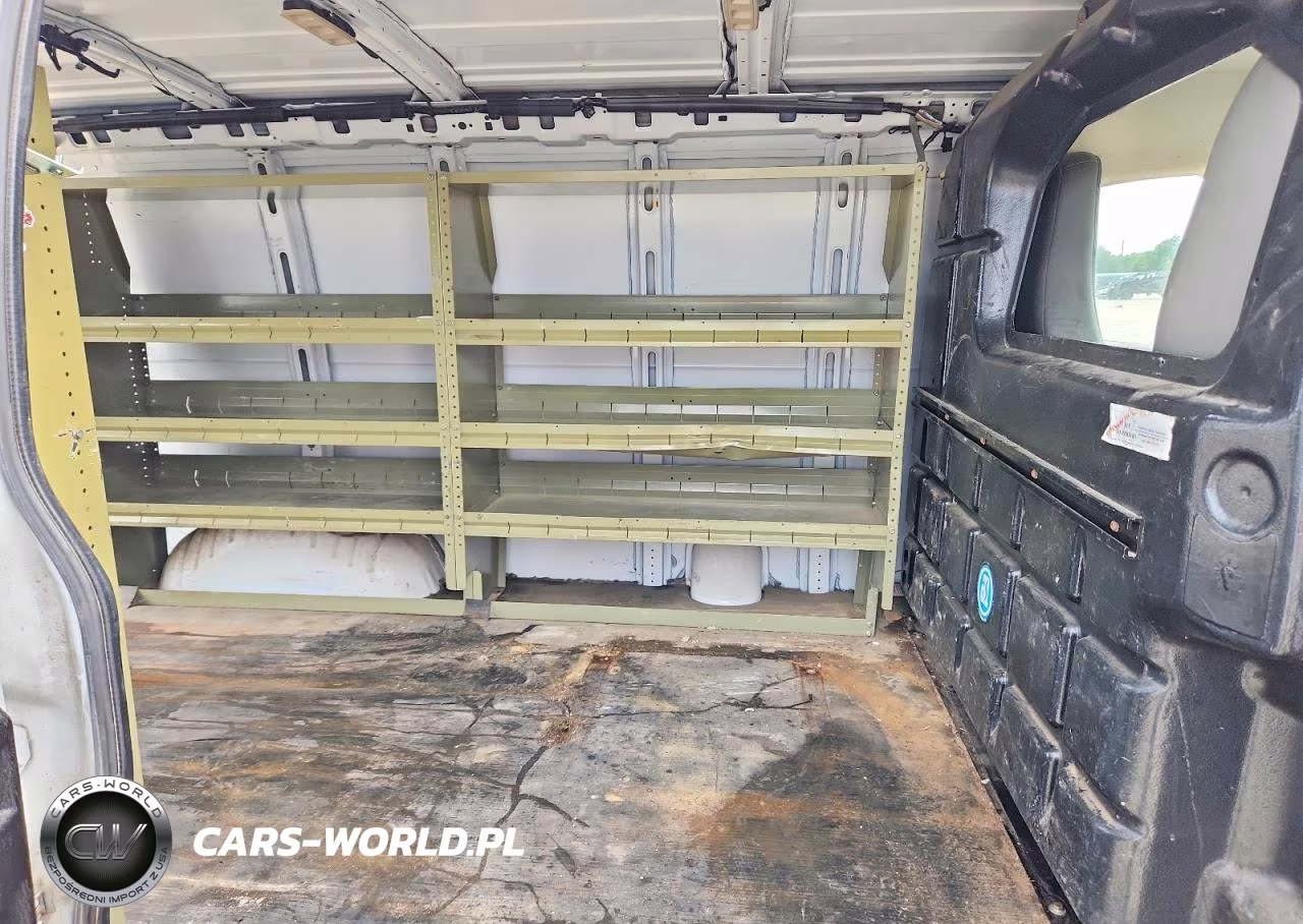 2019 Chevrolet Express G25 VIN:1GCWGAFP4K1257613 - 11