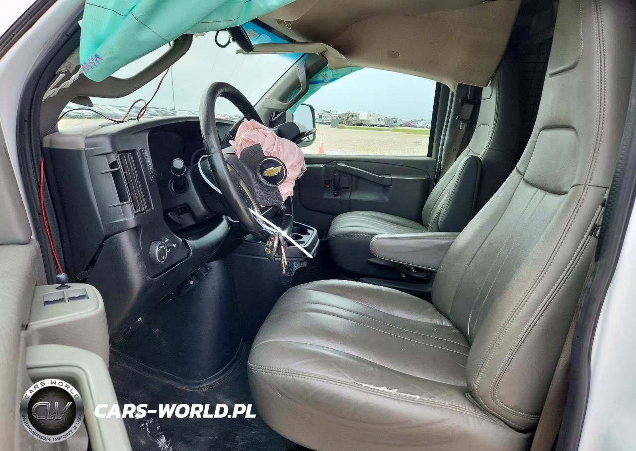 2019 Chevrolet Express G25 VIN:1GCWGAFP4K1257613 - 7
