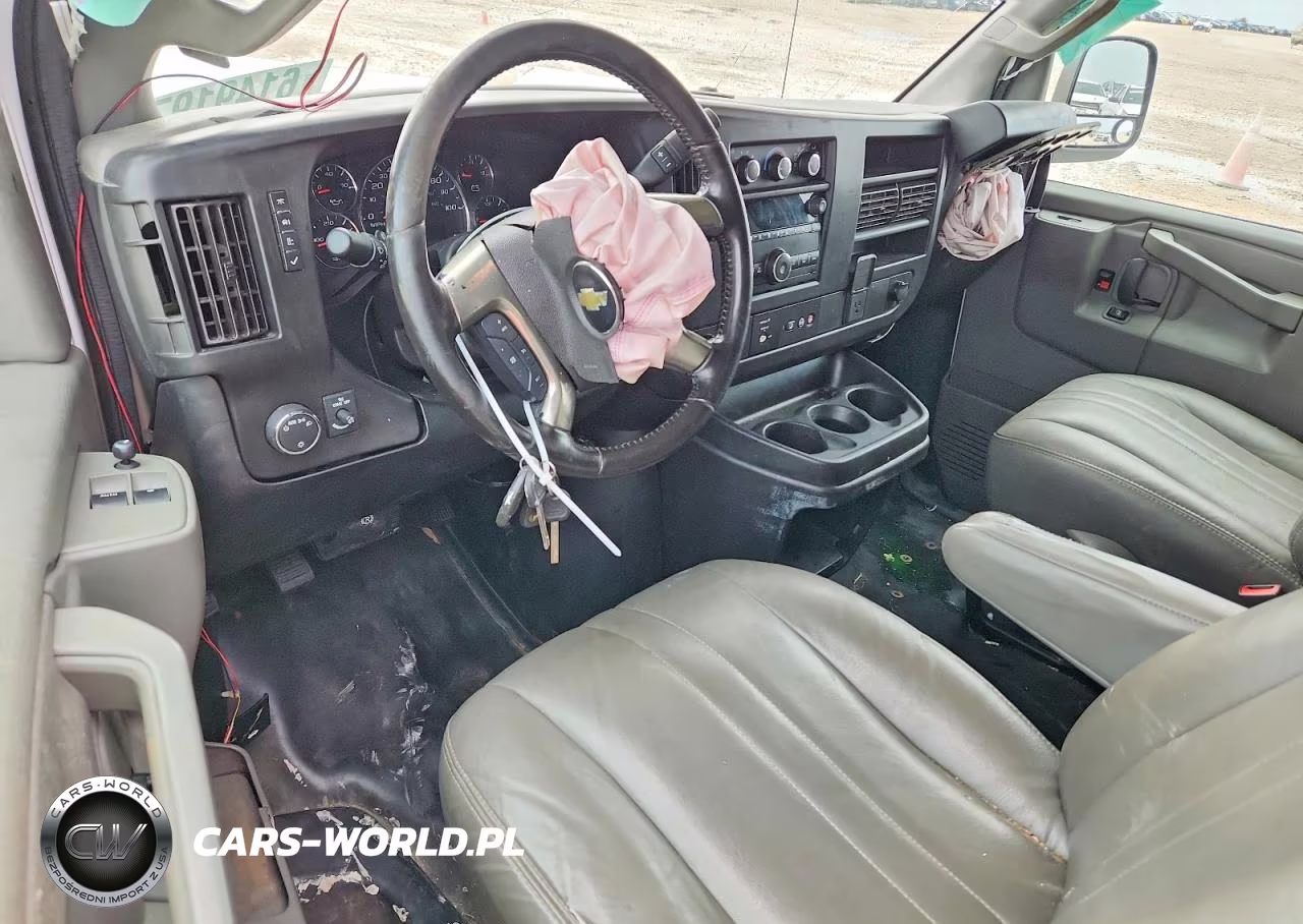 2019 Chevrolet Express G25 VIN:1GCWGAFP4K1257613 - 8