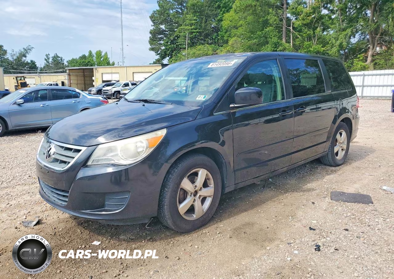 2010 Volkswagen Routan Se