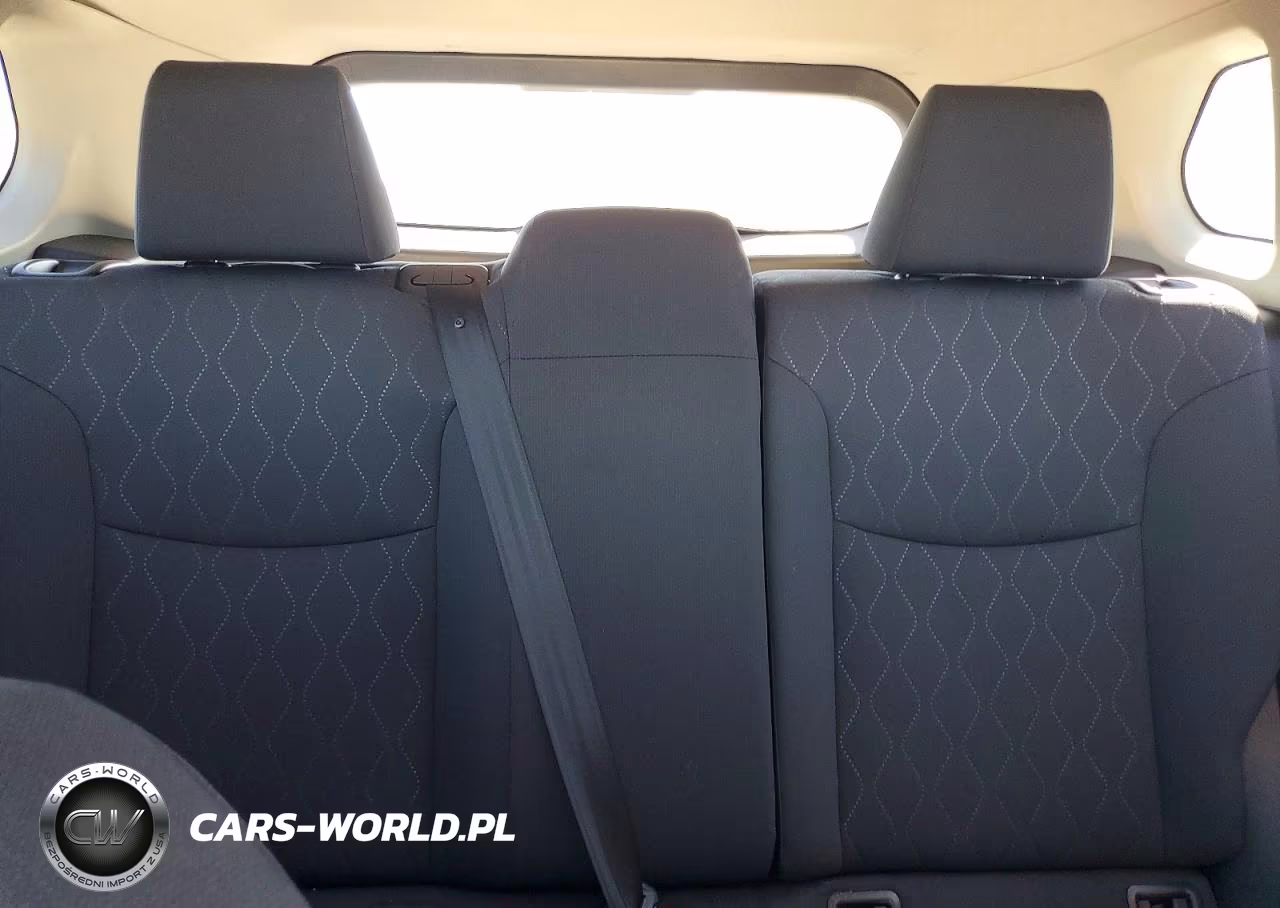 2023 Toyota Corolla Cross Le VIN:7MUCAABG0PV067737 - 10