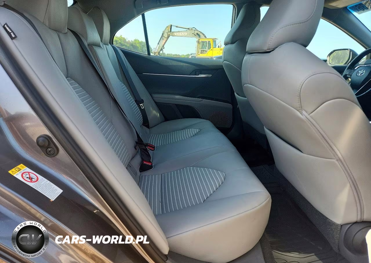 2018 Toyota Camry Se VIN:4T1B11HK6JU158611 - 10