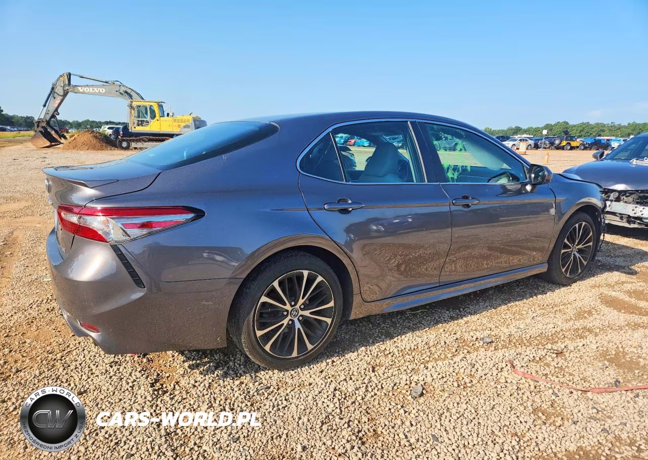 2018 Toyota Camry Se VIN:4T1B11HK6JU158611 - 3