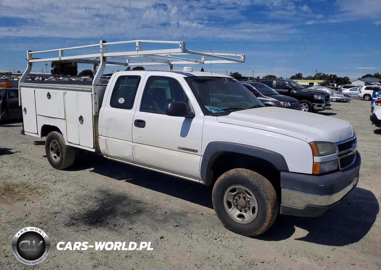 2007 Chevrolet Silverado K2500 Heavy Duty VIN:1GCHK29U97E147753 - 4