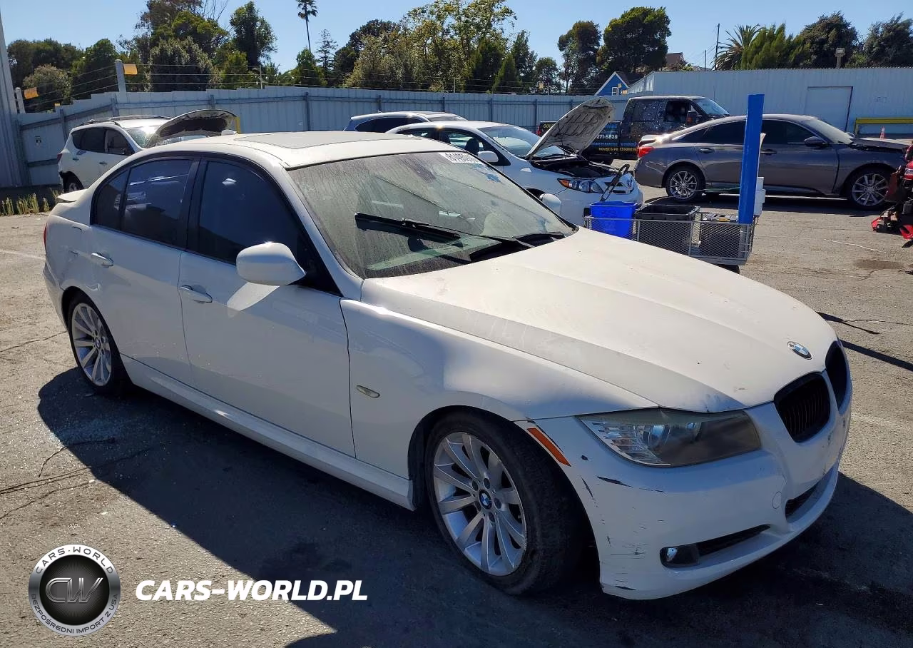 2011 BMW 328 I VIN:WBAPH7G5XBNN03247 - 4