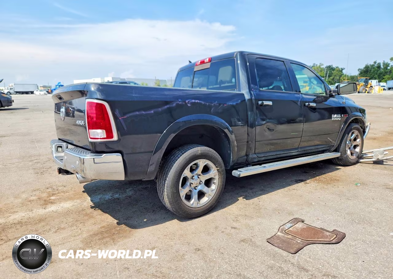2018 Ram 1500 Laramie VIN:1C6RR7NMXJS254619 - 3