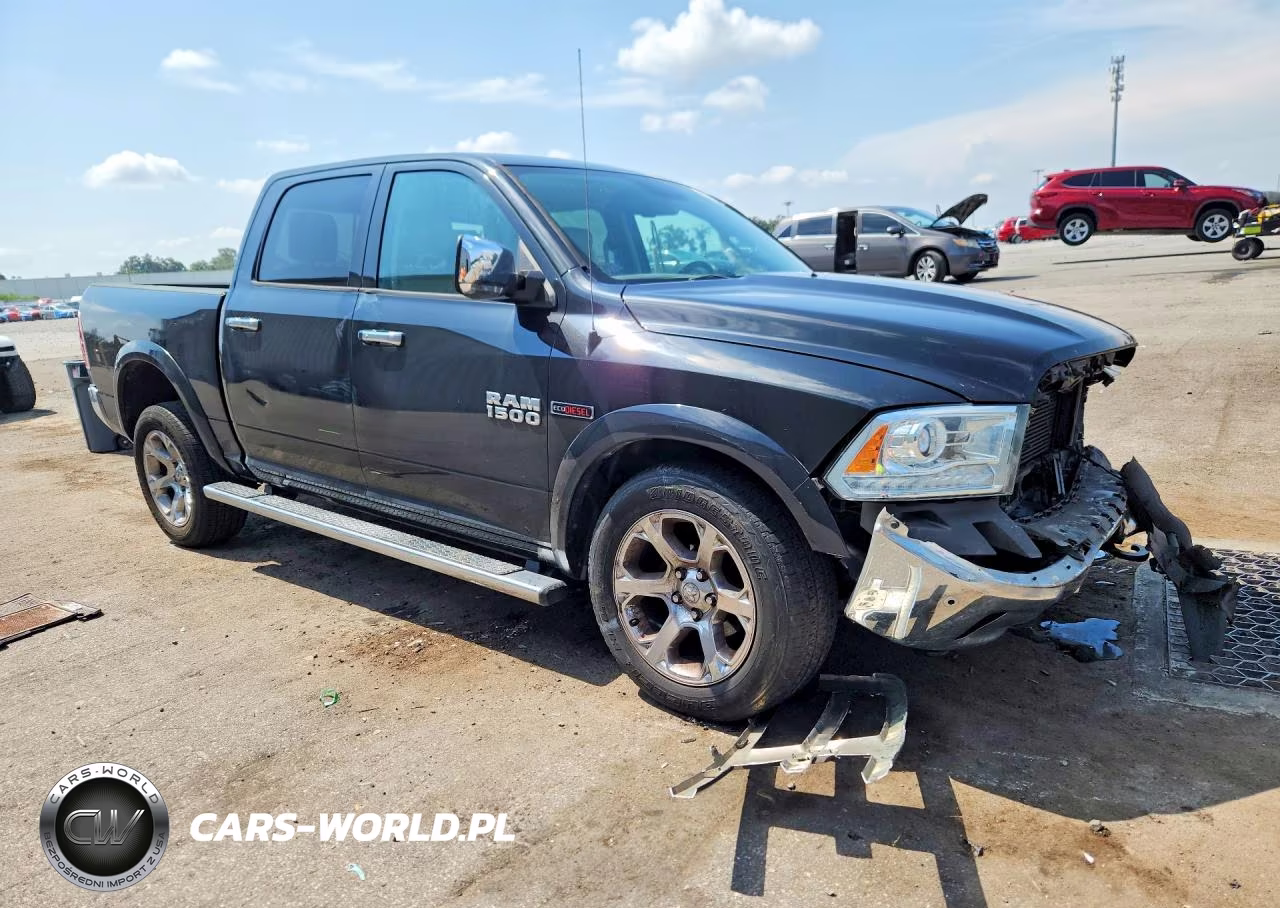 2018 Ram 1500 Laramie VIN:1C6RR7NMXJS254619 - 4