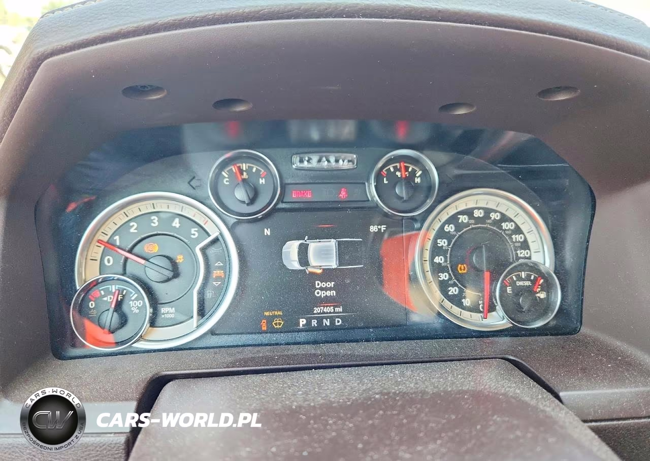 2018 Ram 1500 Laramie VIN:1C6RR7NMXJS254619 - 9