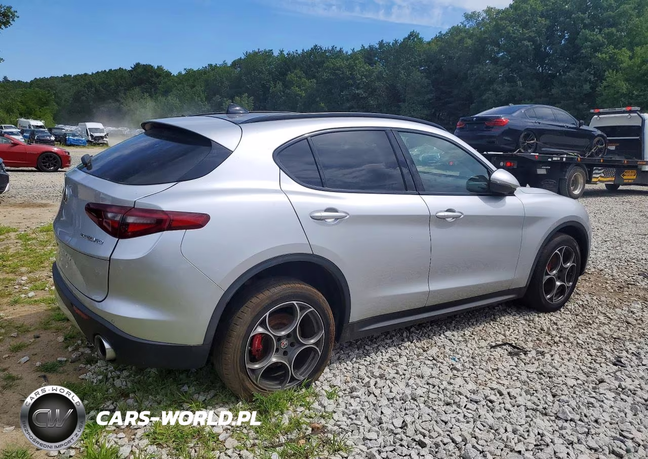 2018 Alfa Romeo Stelvio Sport VIN:ZASFAKPN1J7B92565 - 3