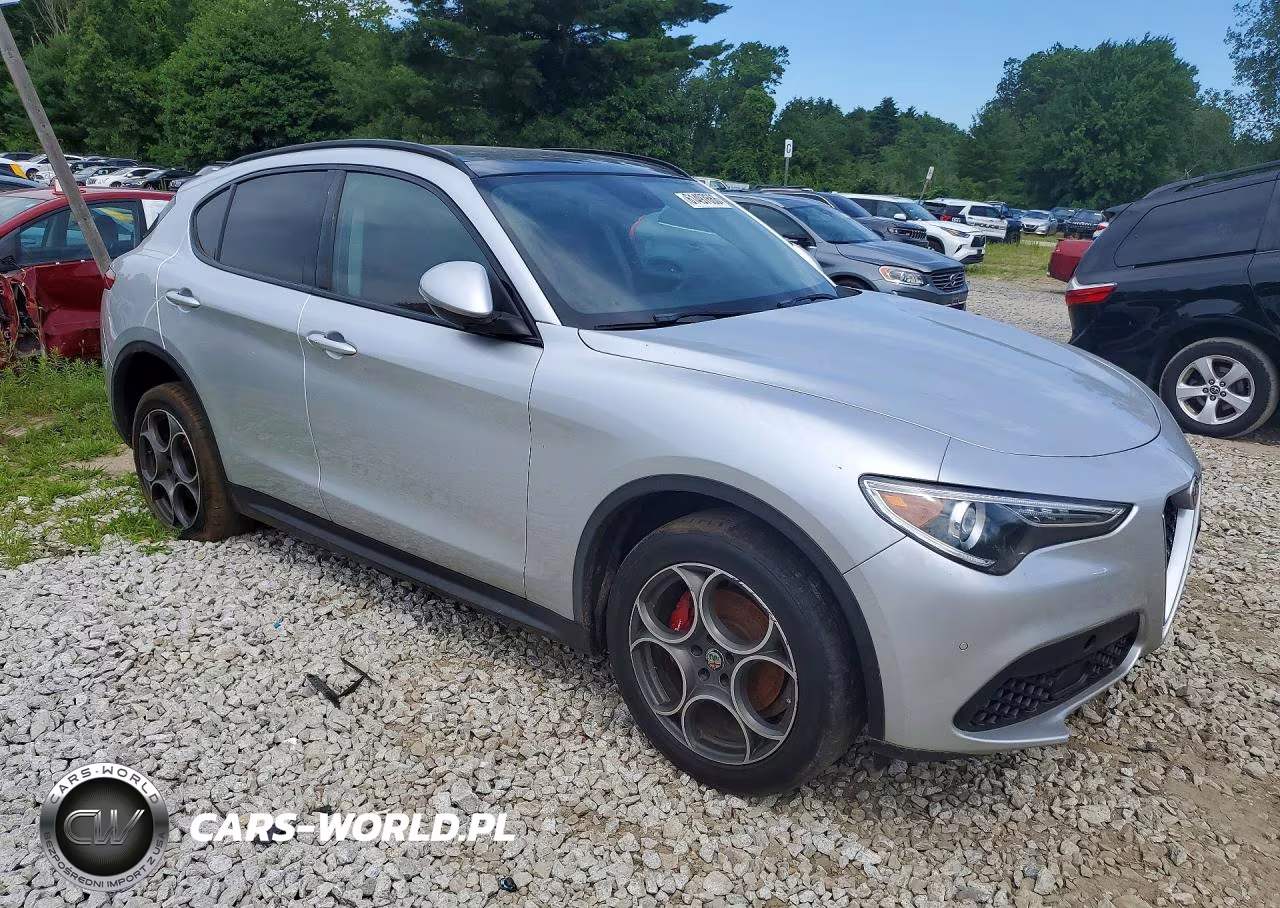 2018 Alfa Romeo Stelvio Sport VIN:ZASFAKPN1J7B92565 - 4