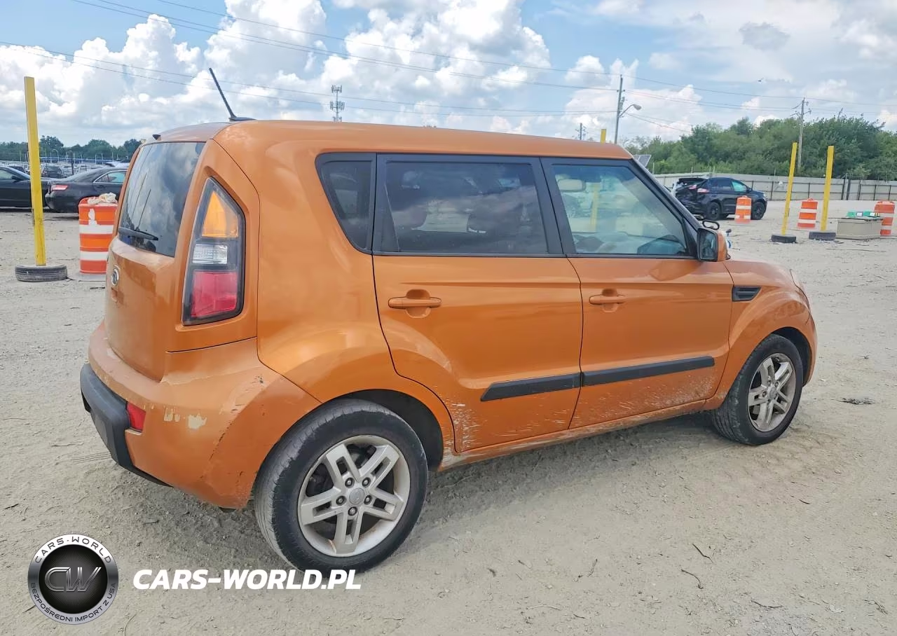 2011 Kia Soul + VIN:KNDJT2A25B7288485 - 3