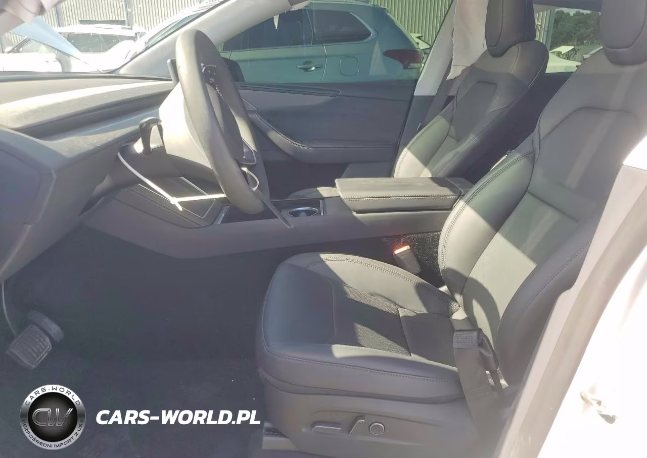 2026 Tesla Model Y VIN:7SAYGDEE2TA465766 - 7