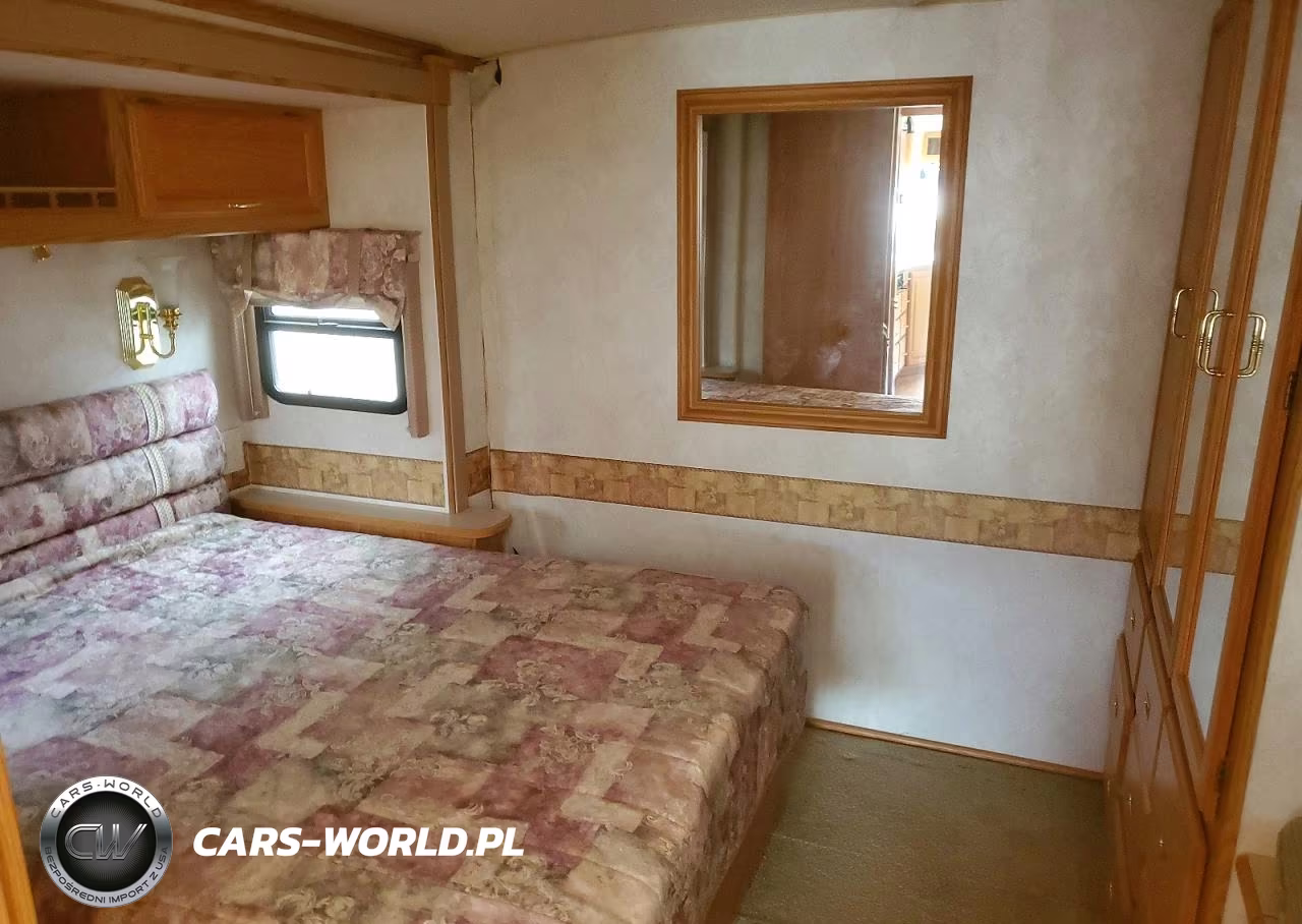 2003 Winnebago Adventurer Rv VIN:5B4MP67G333361945 - 9