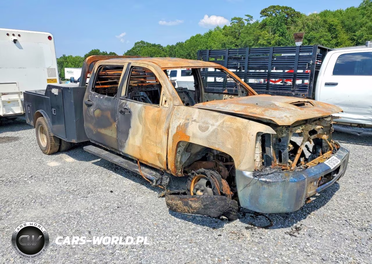 2018 Chevrolet Silverado K3500 VIN:1GC4KYCY1JF151469 - 4