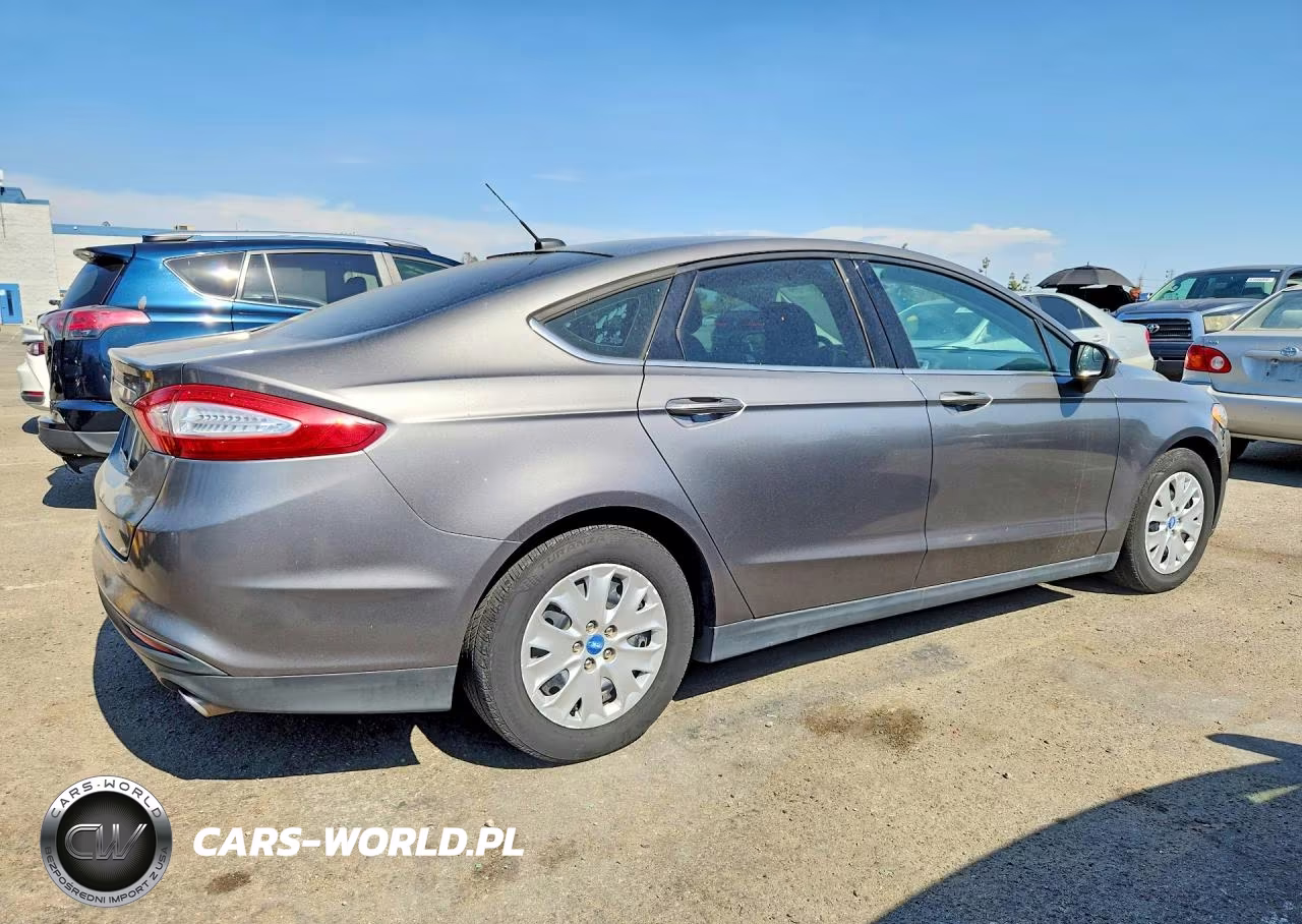 2013 Ford Fusion S VIN:3FA6P0G71DR267703 - 3