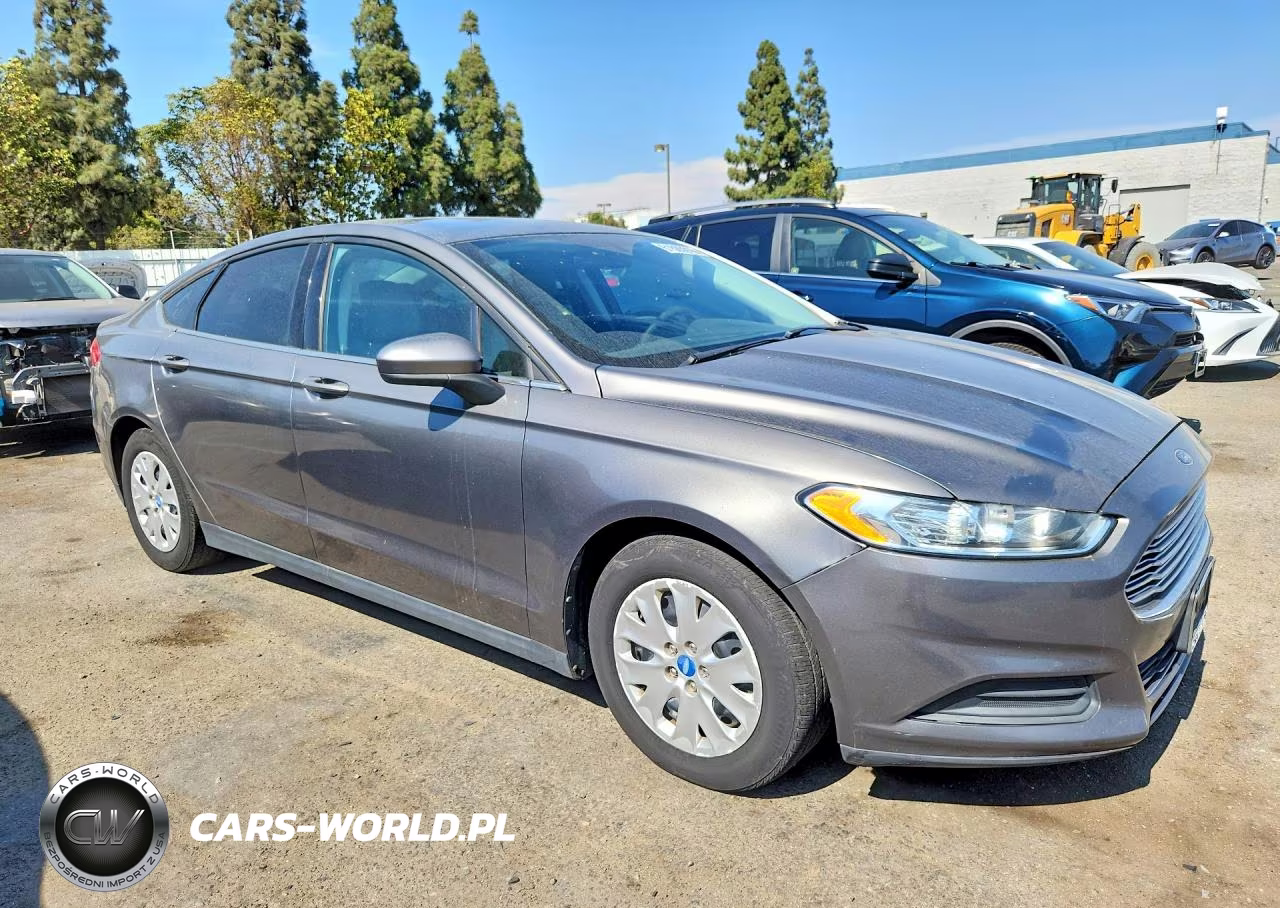 2013 Ford Fusion S VIN:3FA6P0G71DR267703 - 4