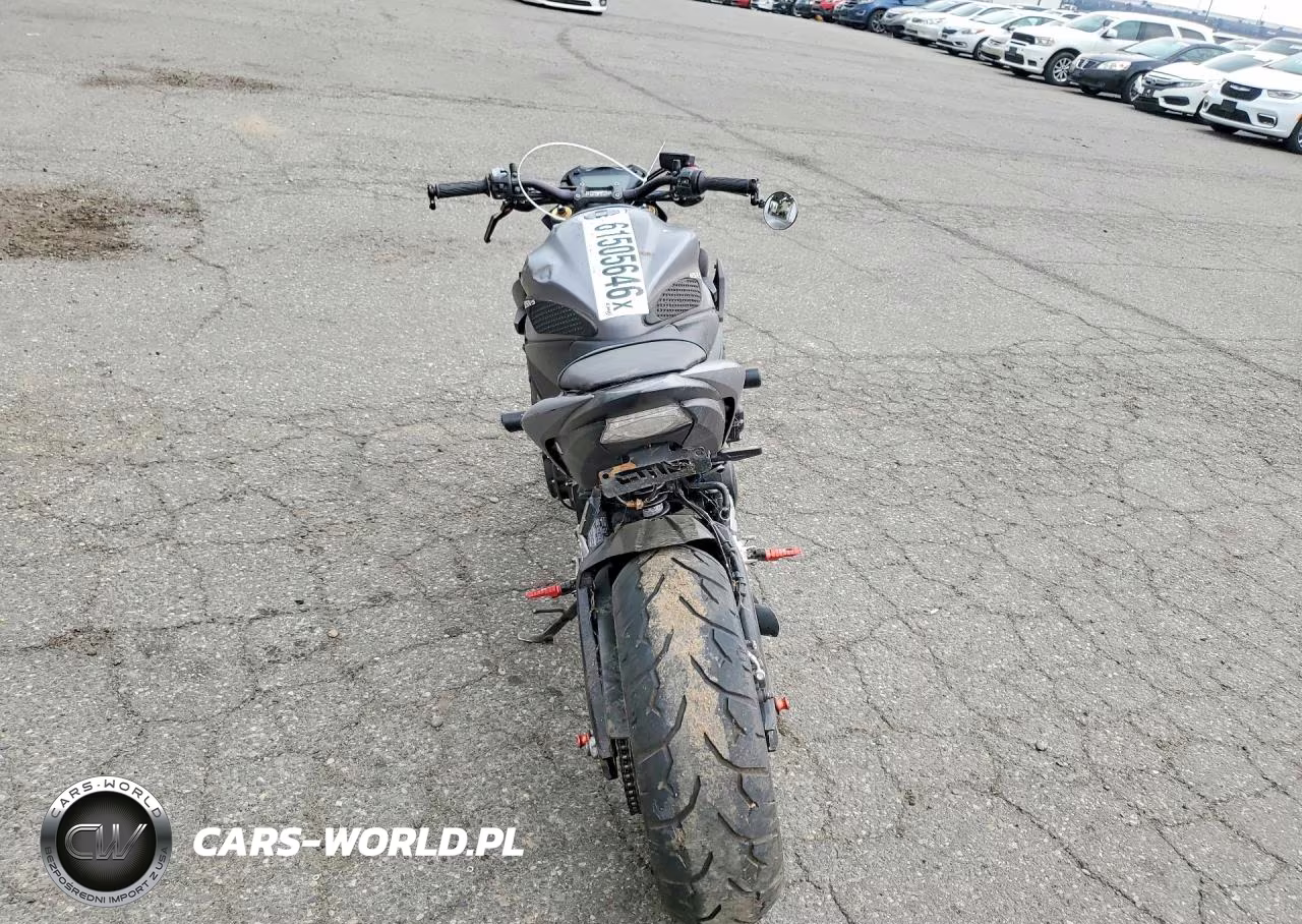 2017 Suzuki Gsx-S1000A VIN:JS1GT7AAXH2100039 - 4
