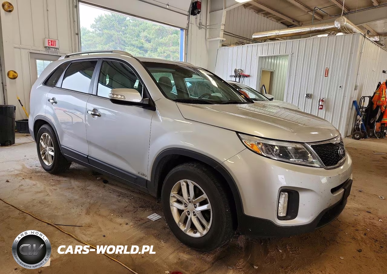 2015 Kia Sorento Lx VIN:5XYKTCA69FG592327 - 4