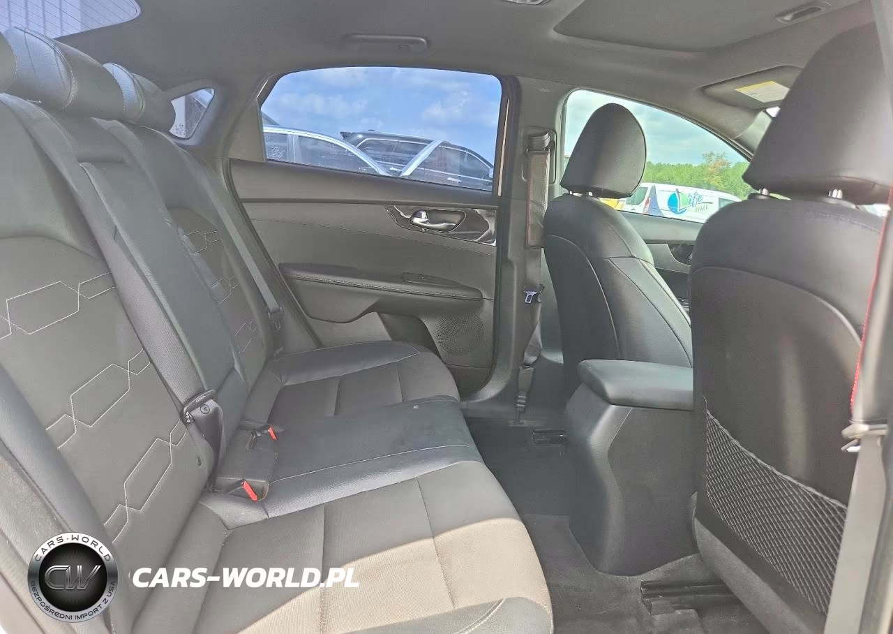 2021 Kia Forte Gt Line VIN:3KPF34AD4ME303662 - 10