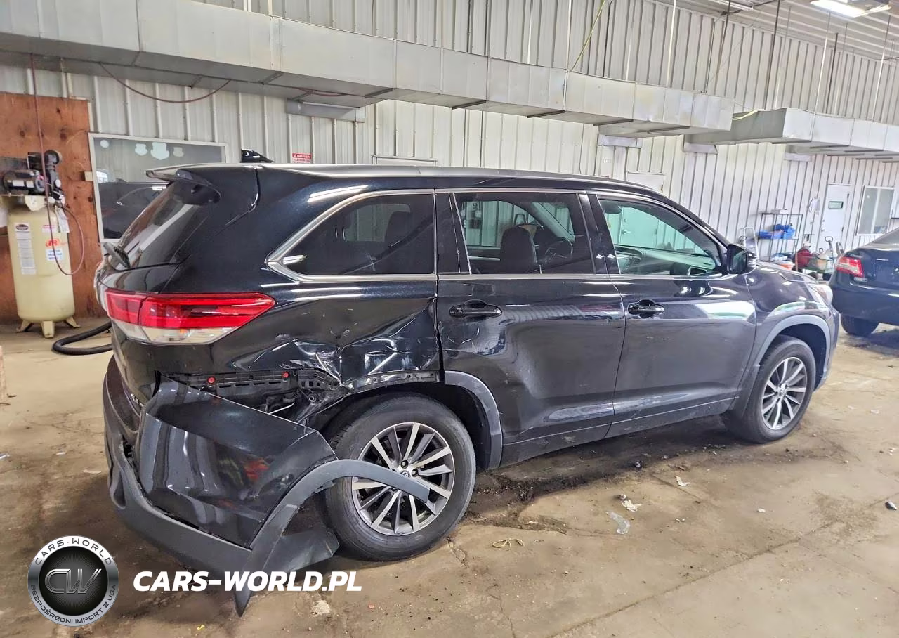 2017 Toyota Highlander Xle VIN:5TDJZRFH7HS449132 - 3