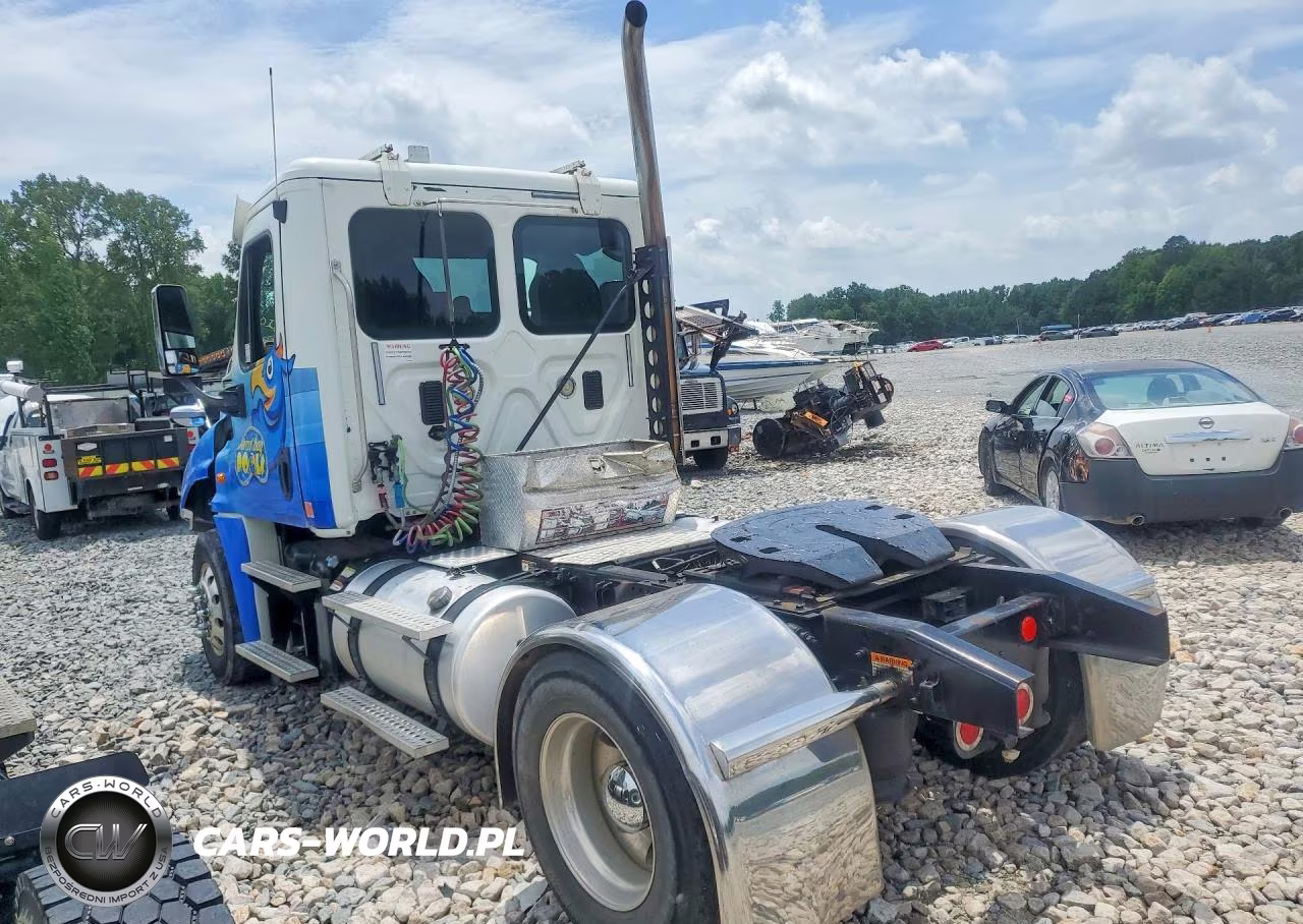 2013 Freightliner Cascadia Semi Truck VIN:3AKBGDDV9DSFG3596 - 2