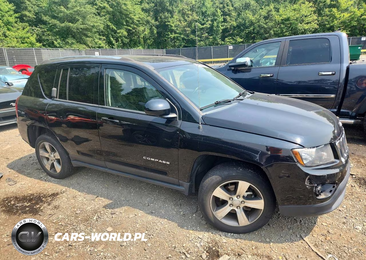 2016 Jeep Compass Latitude VIN:1C4NJDEB3GD696926 - 4