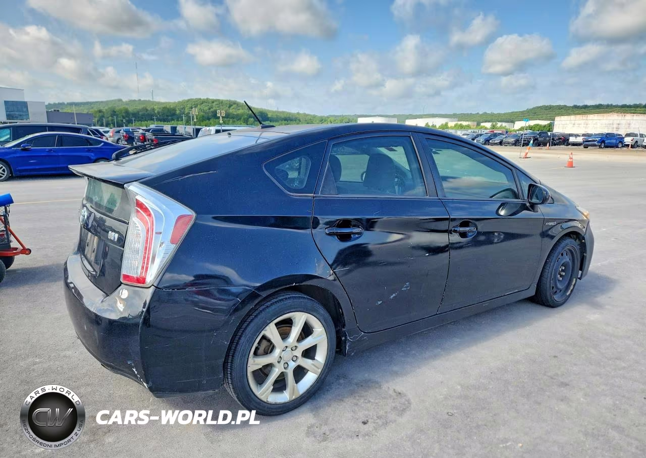 2014 Toyota Prius Three VIN:JTDKN3DU2E1811938 - 3
