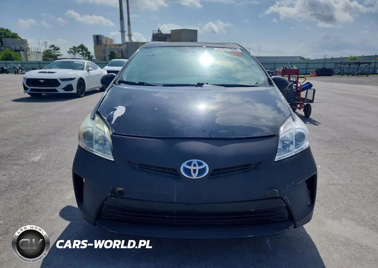 2014 Toyota Prius Three VIN:JTDKN3DU2E1811938 - 5