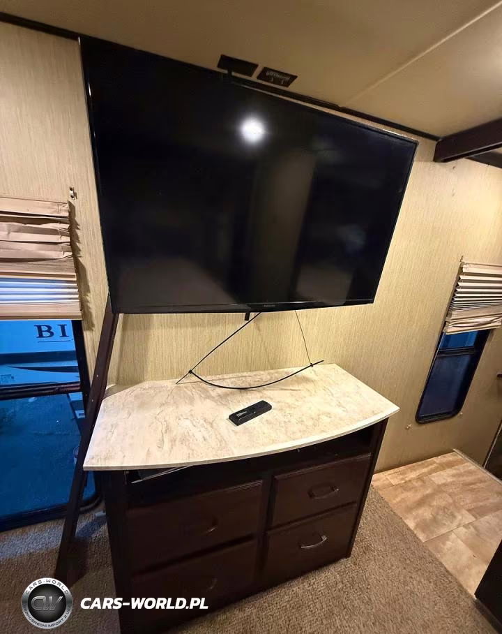 2017 Forest River Columbus Compass Series Slide-In Camper VIN:4X4FCMH27H6006556 - 11