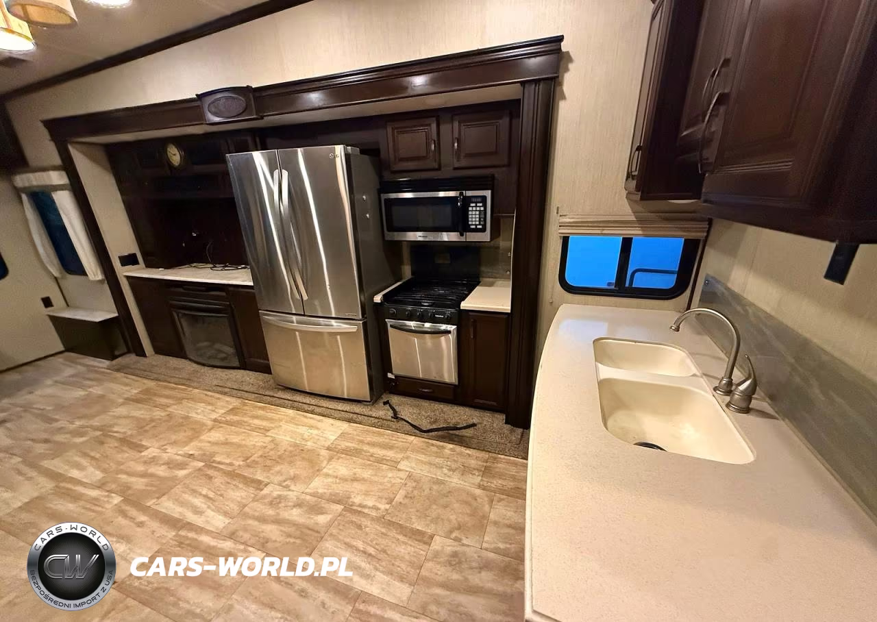 2017 Forest River Columbus Compass Series Slide-In Camper VIN:4X4FCMH27H6006556 - 5