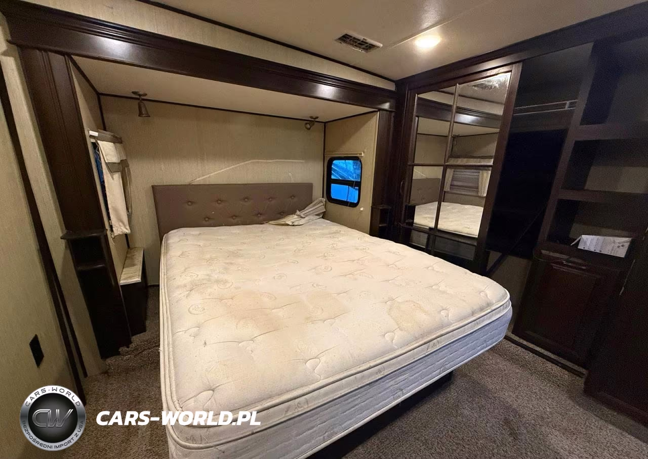 2017 Forest River Columbus Compass Series Slide-In Camper VIN:4X4FCMH27H6006556 - 8