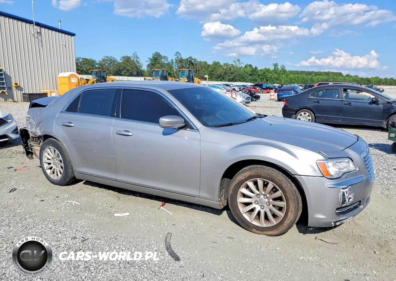 2014 Chrysler 300 VIN:2C3CCAAG4EH175669 - 4