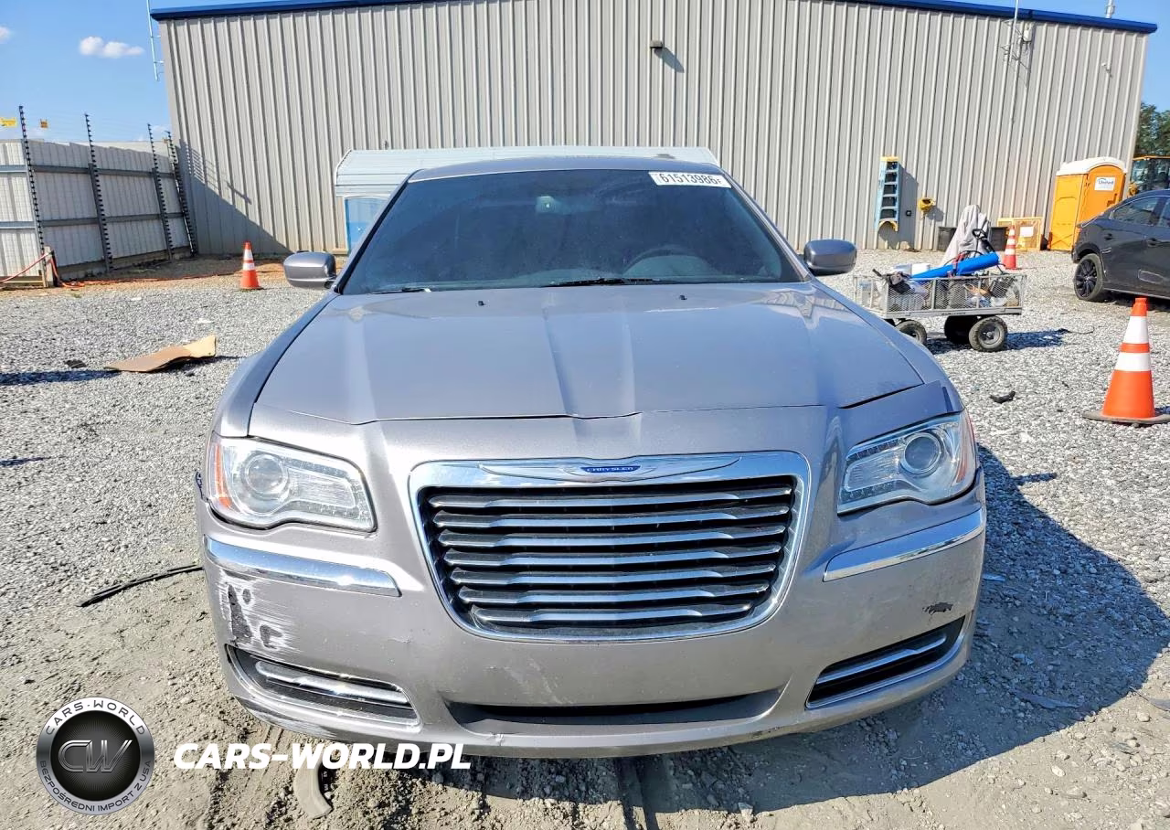 2014 Chrysler 300 VIN:2C3CCAAG4EH175669 - 5