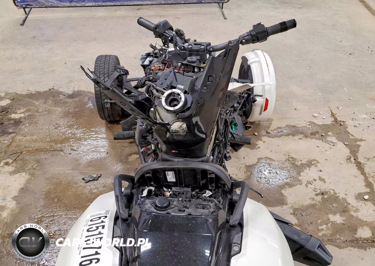 2021 Can-Am Spyder Roadster F3-T VIN:2BXREDD29MV000397 - 6