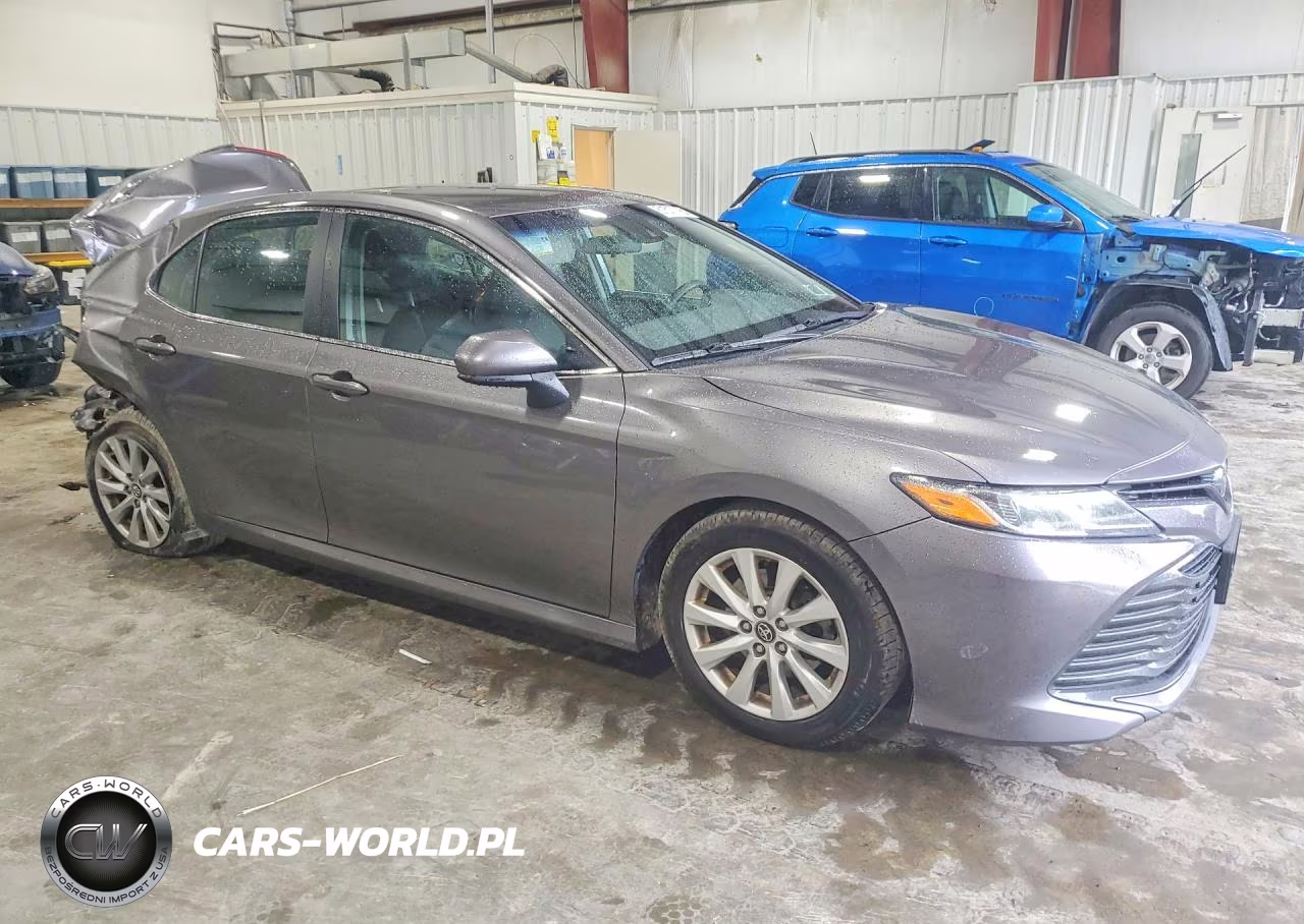 2019 Toyota Camry Le VIN:4T1B11HK0KU799965 - 4