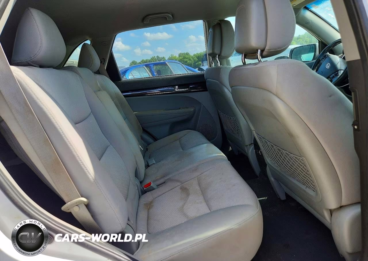 2011 Kia Sorento Lx VIN:5XYKT3A1XBG045565 - 10