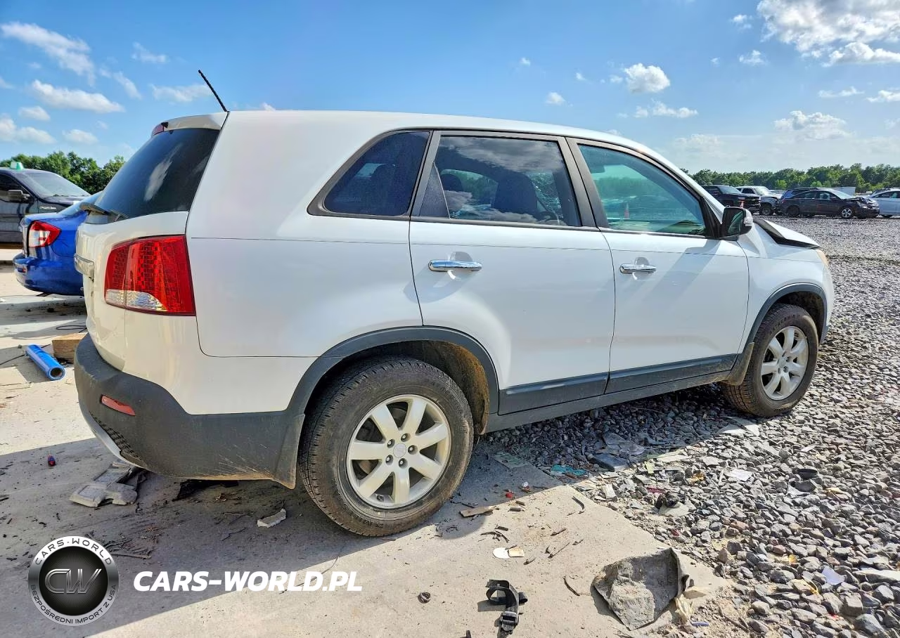 2011 Kia Sorento Lx VIN:5XYKT3A1XBG045565 - 3