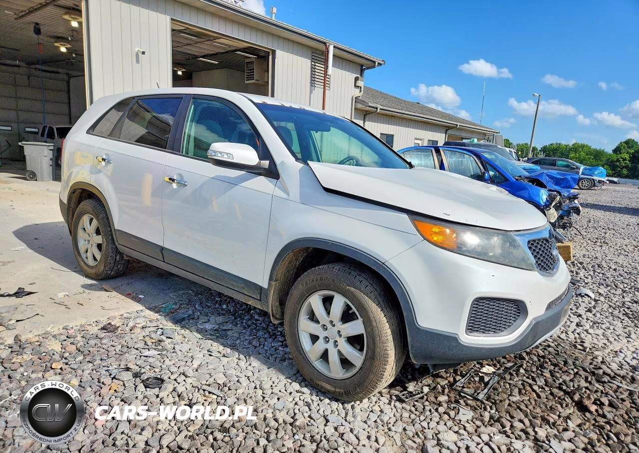 2011 Kia Sorento Lx VIN:5XYKT3A1XBG045565 - 4