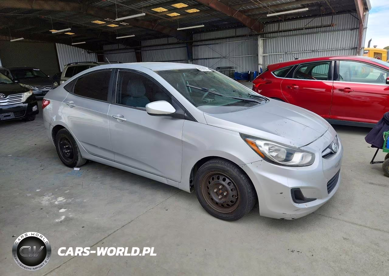 2013 Hyundai Accent Gls VIN:KMHCT4AE5DU501837 - 4