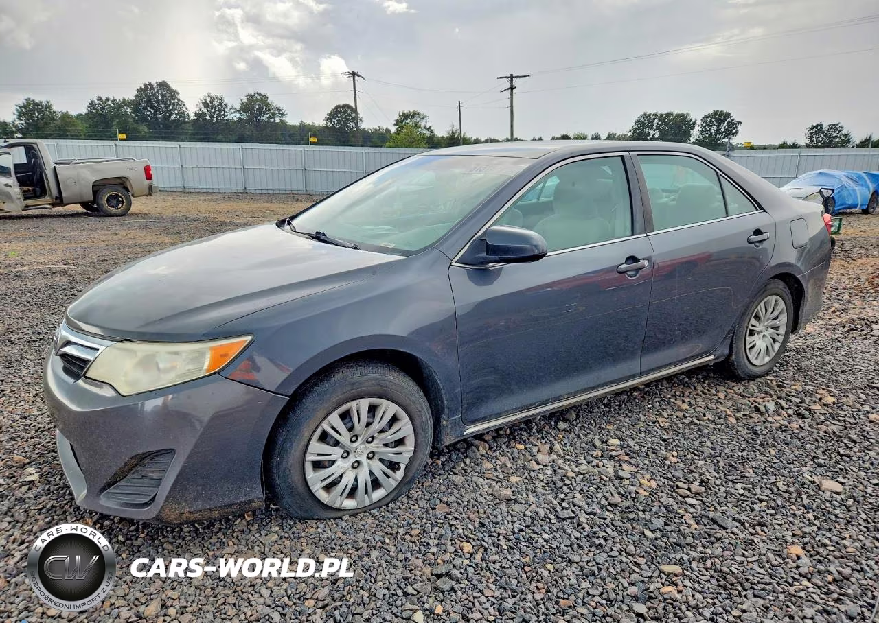 2012 Toyota Camry Le – zdjęcie 1 z 12