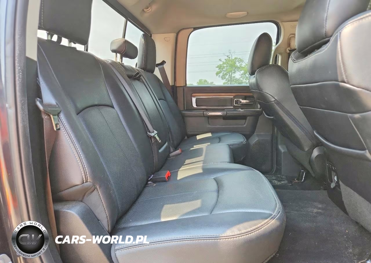 2018 Ram 1500 Laramie VIN:1C6RR7NM0JS237294 - 10