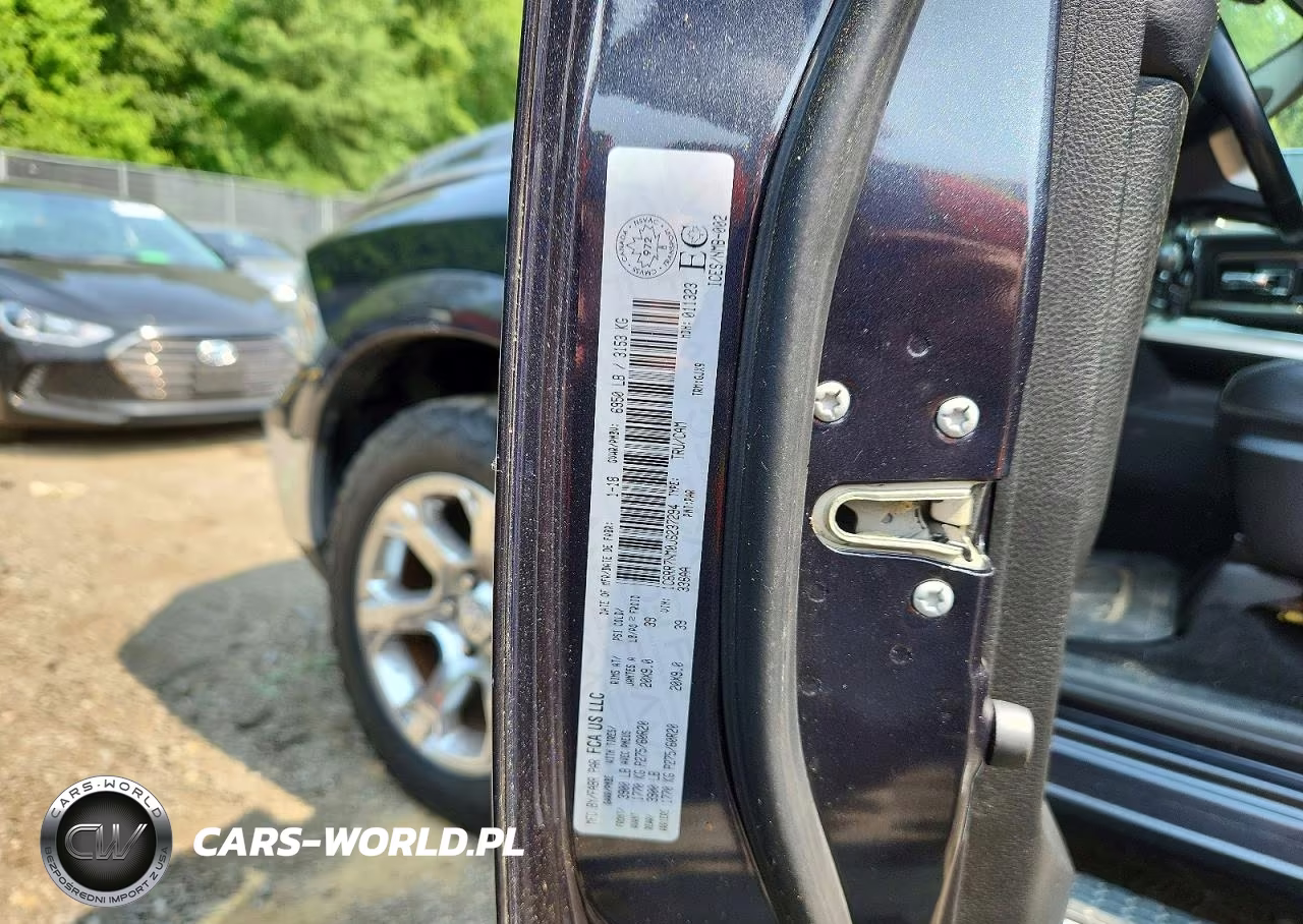 2018 Ram 1500 Laramie VIN:1C6RR7NM0JS237294 - 12