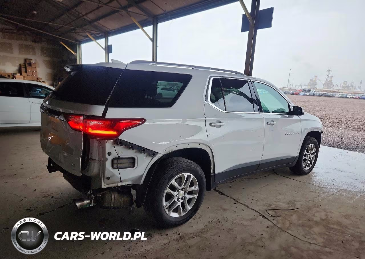 2018 Chevrolet Traverse Lt VIN:1GNERGKW3JJ252933 - 3
