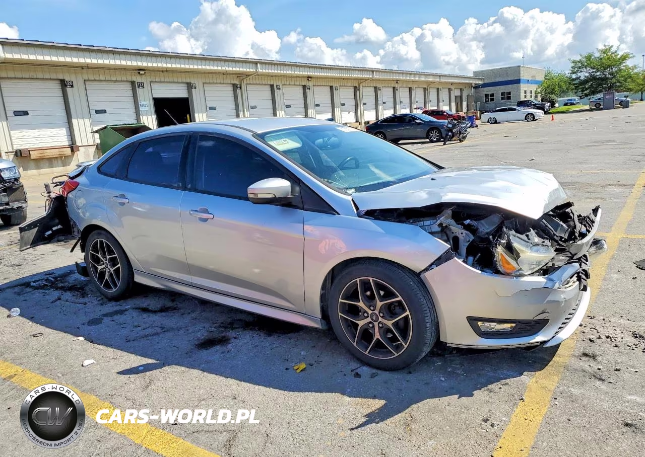 2016 Ford Focus Se VIN:1FADP3F20GL220485 - 4