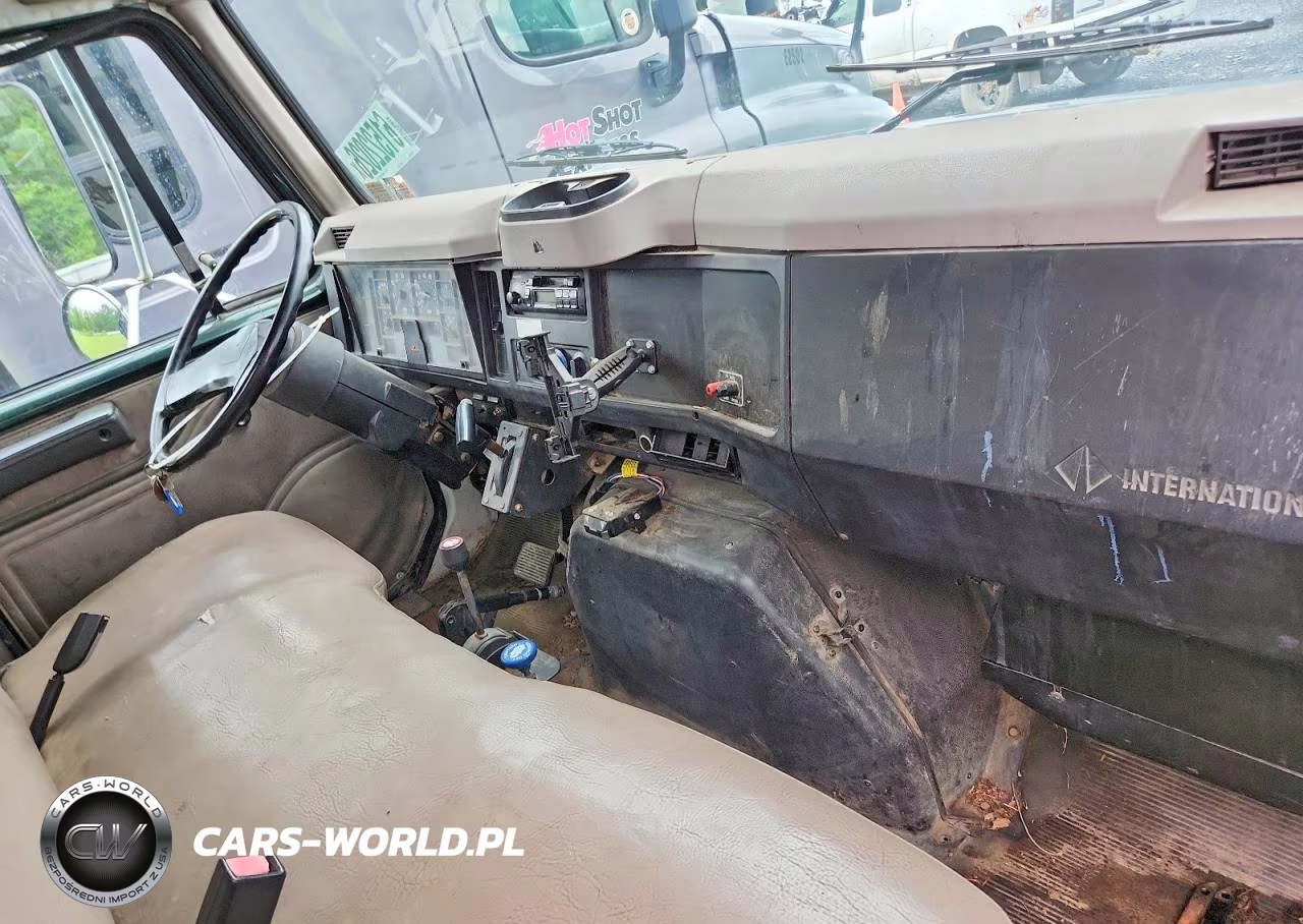 1998 International 4700 Dump Flatbed Truck VIN:1HTSCAAM2WH508586 - 8