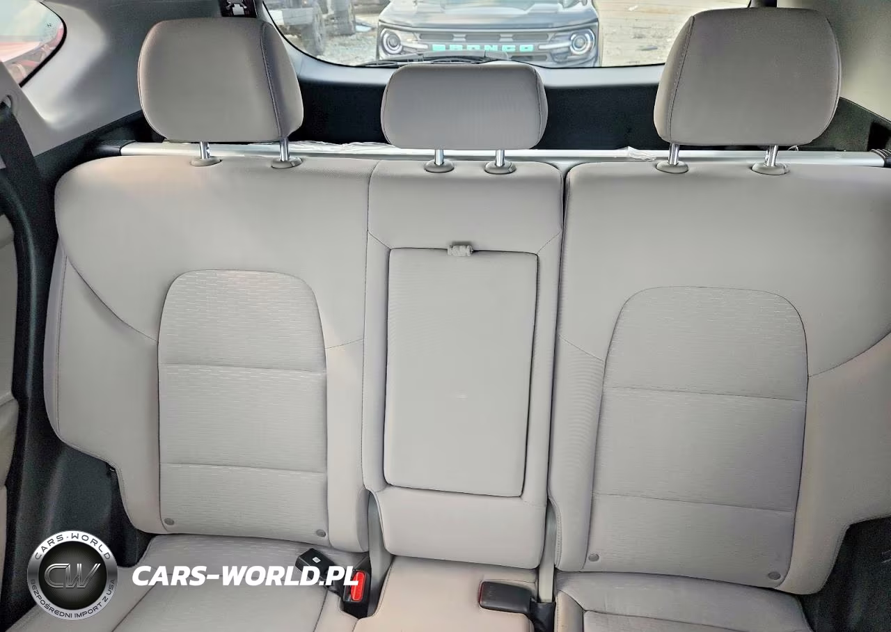 2019 Hyundai Tucson Value VIN:KM8J33A49KU010628 - 10