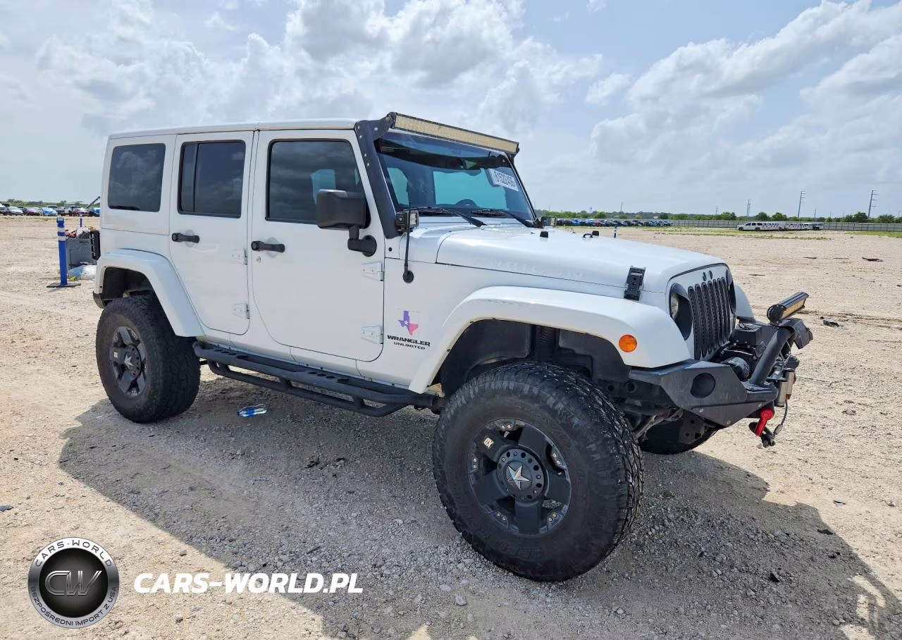 2015 Jeep Wrangler Unlimited Rubicon VIN:1C4BJWFG4FL673846 - 4