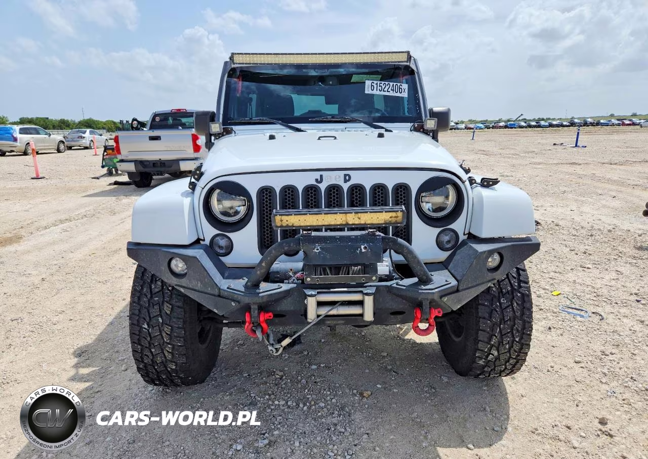 2015 Jeep Wrangler Unlimited Rubicon VIN:1C4BJWFG4FL673846 - 5