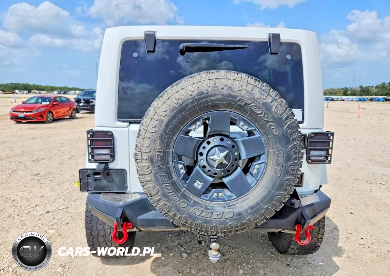 2015 Jeep Wrangler Unlimited Rubicon VIN:1C4BJWFG4FL673846 - 6
